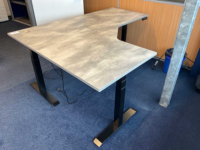Elektrisch verstelbaar hoekbureau - afbeelding 2 van  3