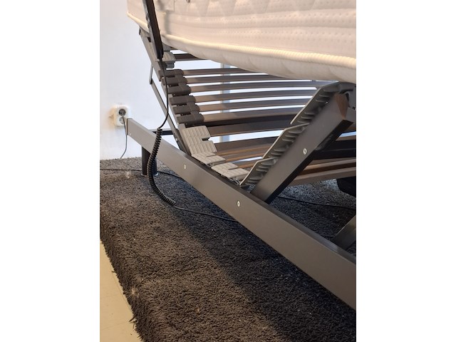 Elektrisch verstelbaar lattenbodem met matras o.a. van landschoot - afbeelding 9 van  14