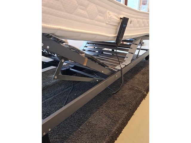 Elektrisch verstelbaar lattenbodem met matras o.a. van landschoot - afbeelding 11 van  14