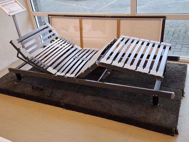 Elektrisch verstelbaar lattenbodem met matras o.a. van landschoot - afbeelding 13 van  14