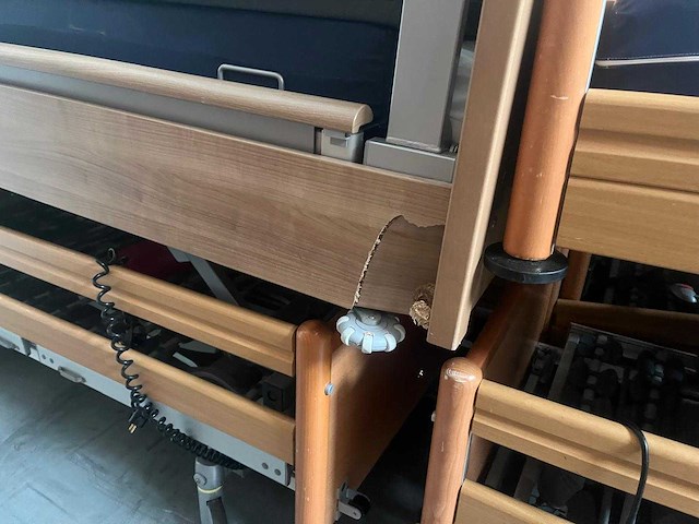 Elektrisch verstelbaar ziekenhuisbed ca100 stuks - afbeelding 10 van  13