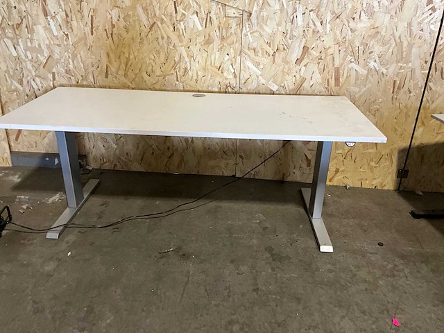 Elektrisch verstelbaar zit/sta bureau 200x80cm - afbeelding 1 van  4