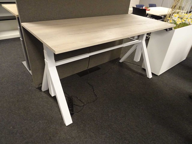Elektrisch verstelbaar zit/sta bureau - afbeelding 1 van  2