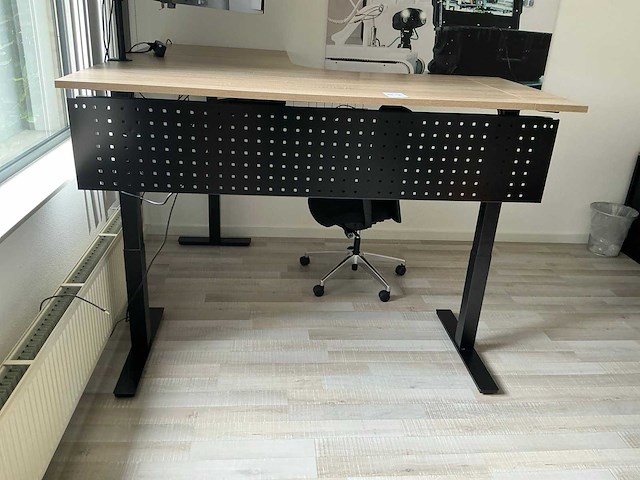 Elektrisch verstelbaarl vormig bureau met stoel kast en ladeblok - afbeelding 2 van  7