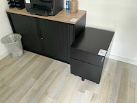 Elektrisch verstelbaarl vormig bureau met stoel kast en ladeblok - afbeelding 4 van  7