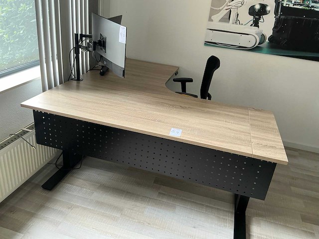 Elektrisch verstelbaarl vormig bureau met stoel kast en ladeblok - afbeelding 1 van  7