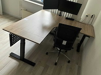 Elektrisch verstelbaarl vormig bureau met stoel kast en ladeblok - afbeelding 5 van  7
