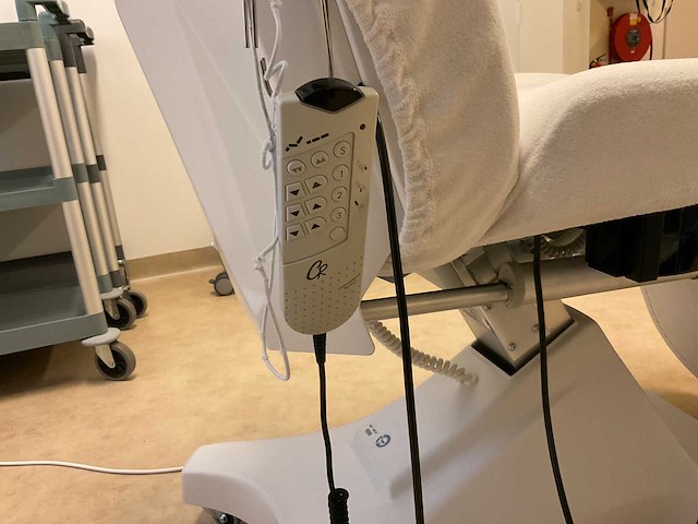 Elektrisch verstelbare behandelstoel - afbeelding 5 van  6