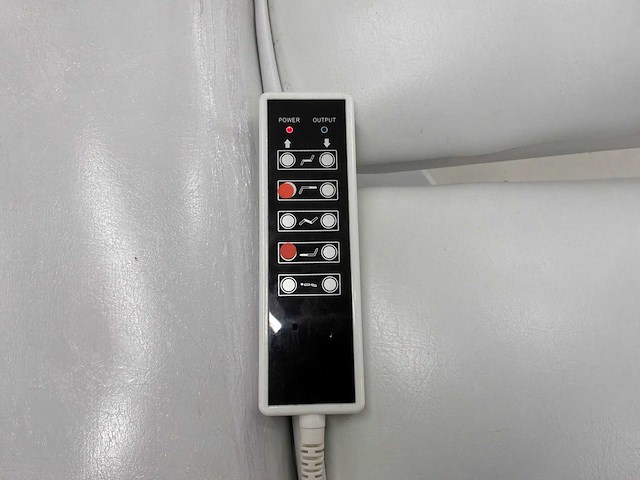 Elektrisch verstelbare behandelstoel - afbeelding 5 van  6
