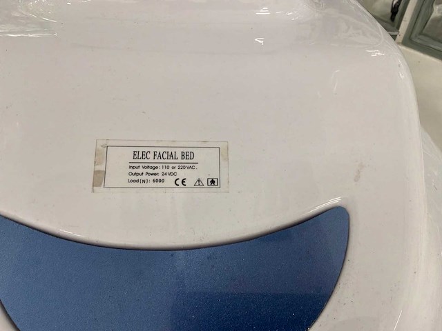 Elektrisch verstelbare behandelstoel - afbeelding 6 van  6