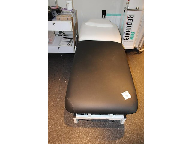 Elektrisch verstelbare behandeltafel weelko. afmeting bed 180 x 86 cm en behandelhoogte 55 cm tot 87 cm. me... - afbeelding 2 van  4