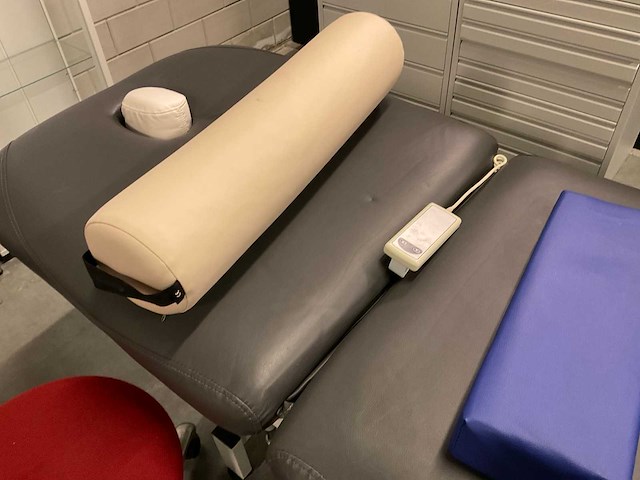 Elektrisch verstelbare behandeltafel - afbeelding 4 van  6