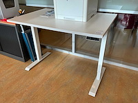 Elektrisch verstelbare bureautafel - afbeelding 1 van  4