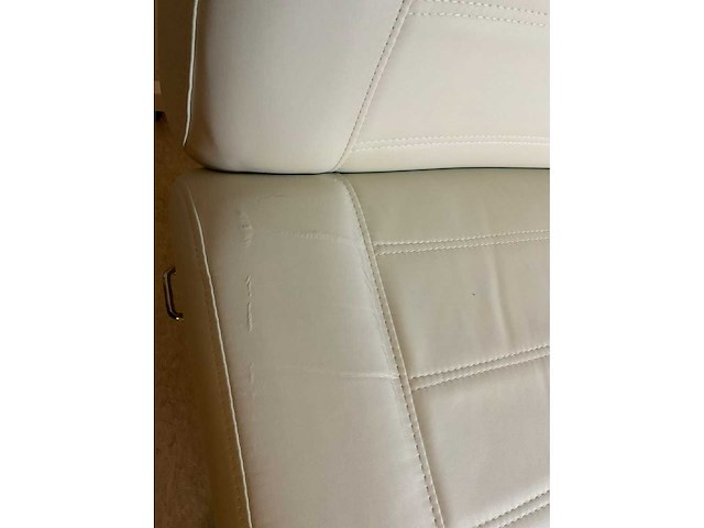 Elektrisch verstelbare massage-/behandelstoel - afbeelding 8 van  13