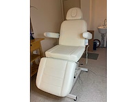 Elektrisch verstelbare massage-/behandelstoel - afbeelding 9 van  13