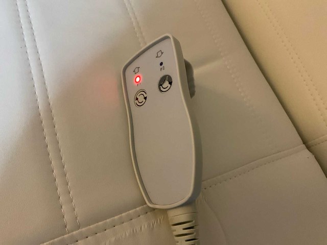 Elektrisch verstelbare massage-/behandelstoel - afbeelding 11 van  13