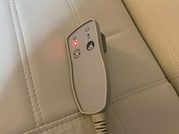 Elektrisch verstelbare massage-/behandelstoel - afbeelding 11 van  13