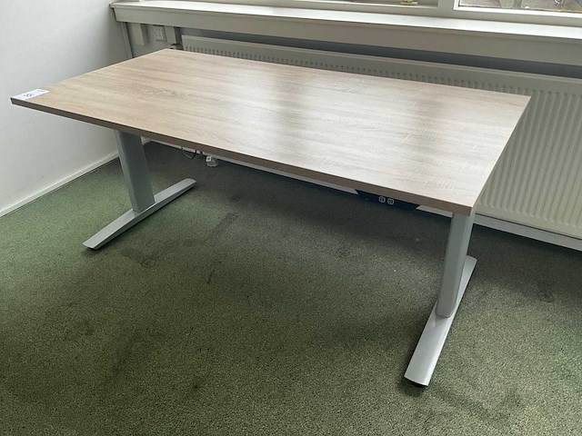 Elektrisch verstelbare zit-sta bureau - afbeelding 1 van  6