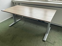 Elektrisch verstelbare zit-sta bureau - afbeelding 1 van  6