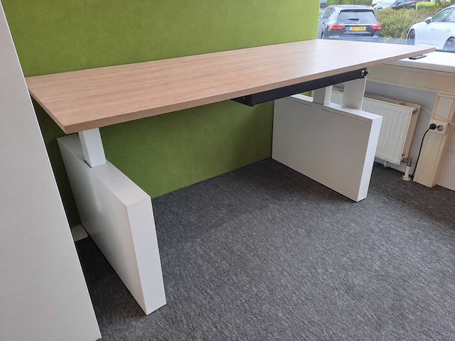 Elektrisch zit-sta bureau - afbeelding 1 van  3