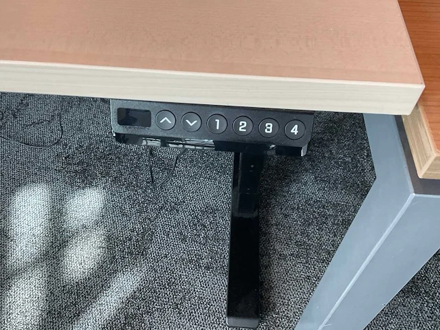 Elektrisch zit-sta bureau - afbeelding 2 van  2