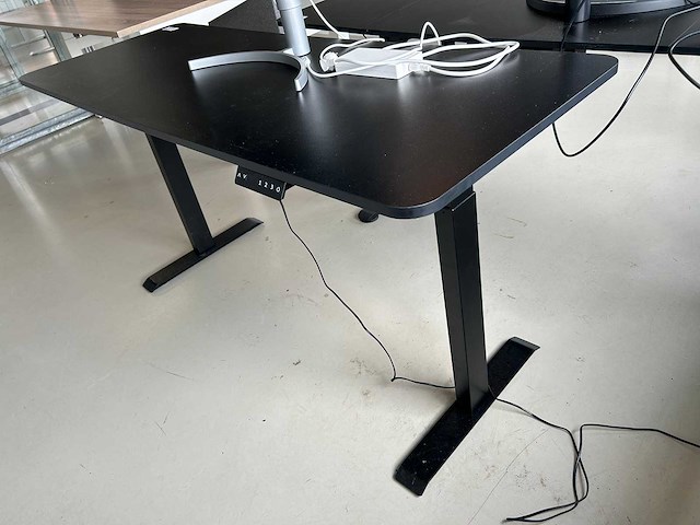 Elektrisch zit/sta bureau zwart - afbeelding 1 van  3