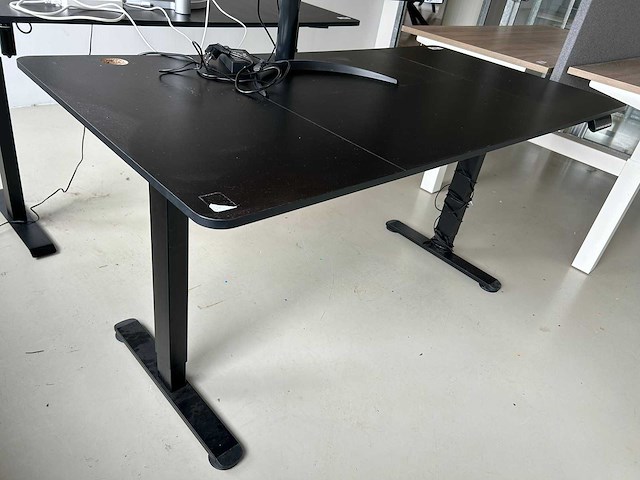 Elektrisch zit/sta bureau zwart - afbeelding 1 van  2