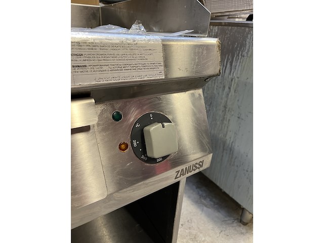 Elektrische bakplaat zanussi, ebp7 - afbeelding 3 van  4