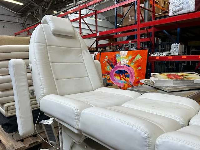 Elektrische behandelstoel / pedicurestoel met verstelbare beensteunen - afbeelding 6 van  8