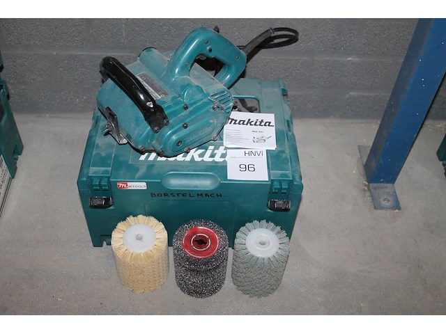 Elektrische borstelmachine makita 9741 met mbox en 3 extra borstels. 2024. - afbeelding 1 van  3