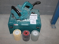 Elektrische borstelmachine makita 9741 met mbox en 3 extra borstels. 2024. - afbeelding 1 van  3