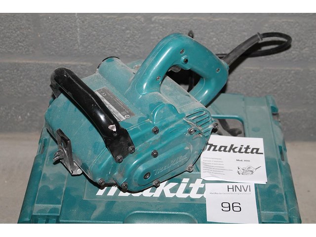 Elektrische borstelmachine makita 9741 met mbox en 3 extra borstels. 2024. - afbeelding 2 van  3