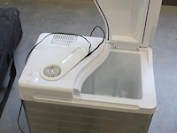 Elektrische campingkoelkast mobicool mq40a. afmeting 56 x 37 x 43 cm. - afbeelding 2 van  4