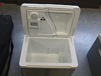 Elektrische campingkoelkast mobicool mq40a. afmeting 56 x 37 x 43 cm. - afbeelding 3 van  4