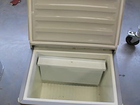 Elektrische campingkoelkast tristar cool 40 met 12 v- en 230 v-aansluiting. afmeting 50 x 47 x 46 cm - afbeelding 2 van  4