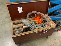 Elektrische componenten in bak - afbeelding 1 van  3