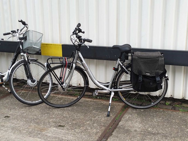 Elektrische dames fiets (3x) - afbeelding 1 van  12