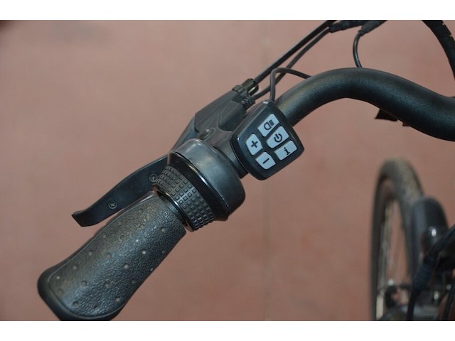 Elektrische damesfiets "veloci" met sleutel en lader - afbeelding 9 van  15