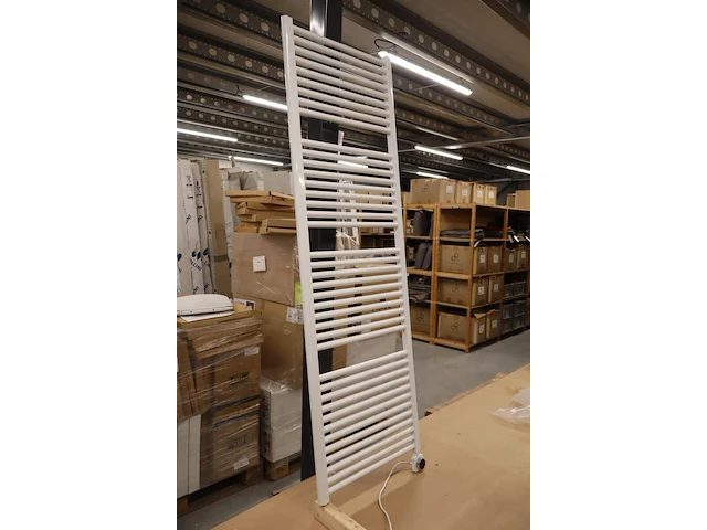 Elektrische design handdoekradiator - afbeelding 2 van  3