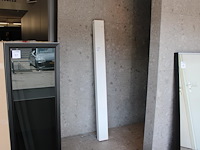 Elektrische design radiator met afmeting 15 x 10 x 180 cm. let op: licht beschadigd. - afbeelding 1 van  3