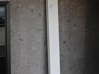 Elektrische design radiator met afmeting 15 x 10 x 180 cm. let op: licht beschadigd. - afbeelding 2 van  3