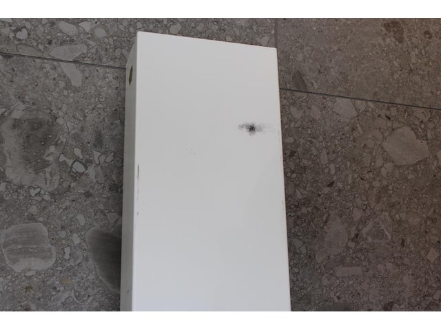 Elektrische design radiator met afmeting 15 x 10 x 180 cm. let op: licht beschadigd. - afbeelding 3 van  3
