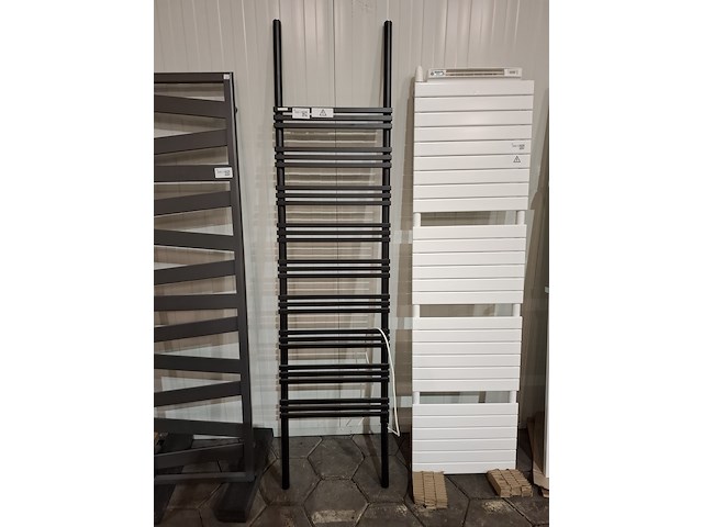 Elektrische designradiator antrax, pioli, mat zwart - afbeelding 1 van  5