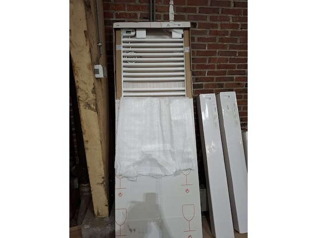 Elektrische designradiator vasco, bano, mat wit - afbeelding 1 van  3