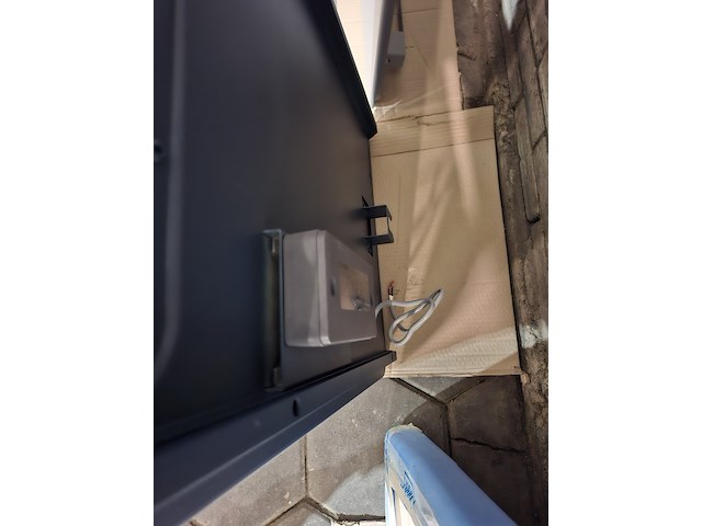 Elektrische designradiator vasco, oni, blue grey ral 7031 - afbeelding 3 van  4