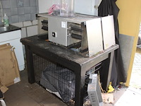 Elektrische doorn- en bladstripper voor bloemen, vooral gebruikt voor rozen. met set nieuwe rollers. - afbeelding 1 van  4