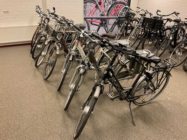 Elektrische fietsen (8x) - afbeelding 1 van  4
