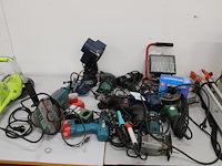 Elektrische gereedschappen w.o. haakse slijpers, decoupeerzaag, afkortzaag, bouw föhnen en soldeerbouten. - afbeelding 1 van  3
