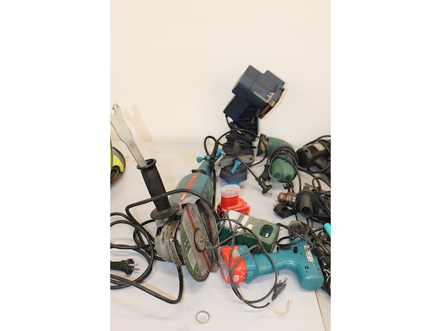 Elektrische gereedschappen w.o. haakse slijpers, decoupeerzaag, afkortzaag, bouw föhnen en soldeerbouten. - afbeelding 3 van  3