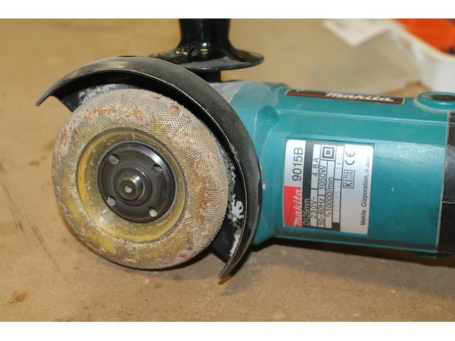 Elektrische haakse slijper makita 9015b. - afbeelding 2 van  2